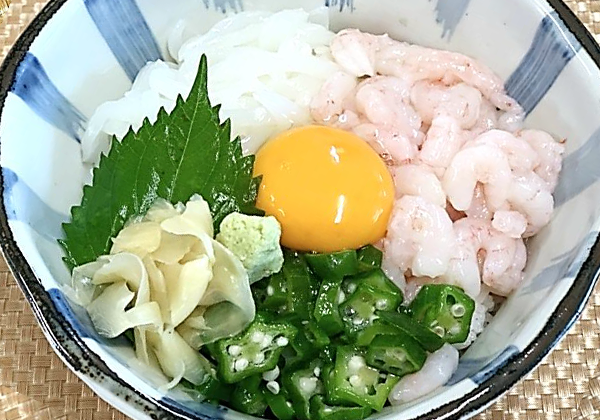 イカと甘えびの三色丼